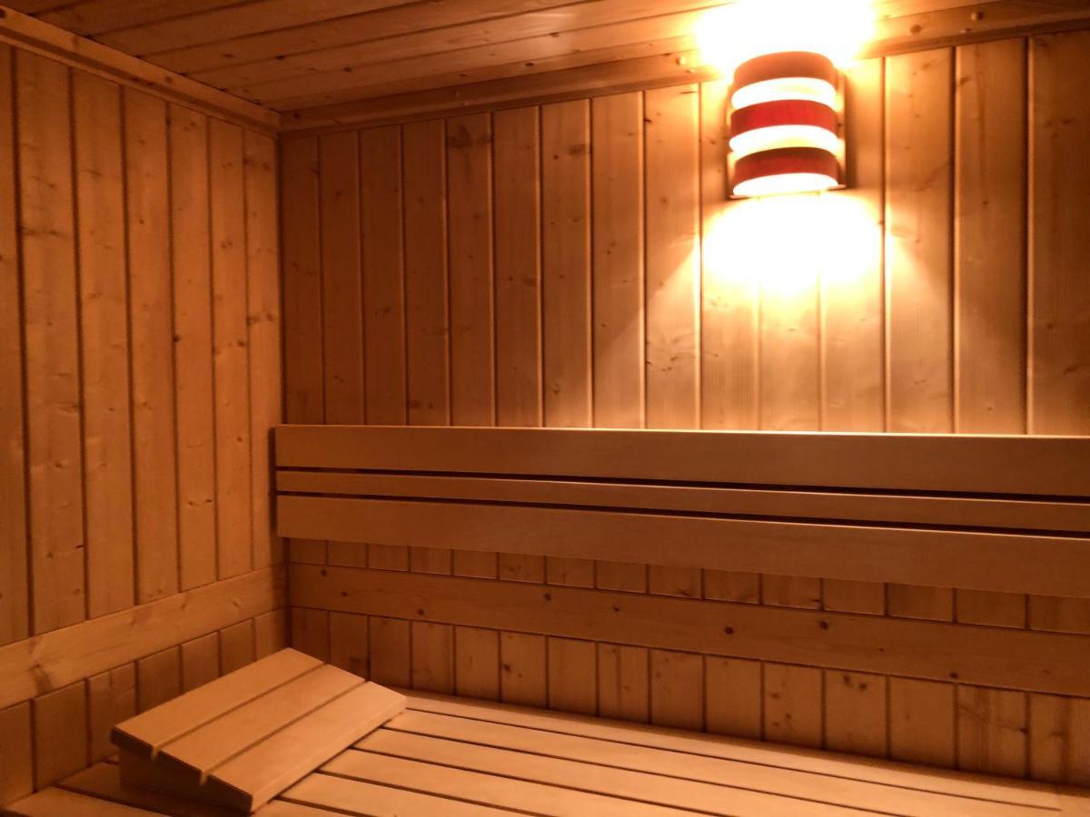 Grosszuegiges Reetdachhaus An Der Nordsee Langenhorn Esterno foto