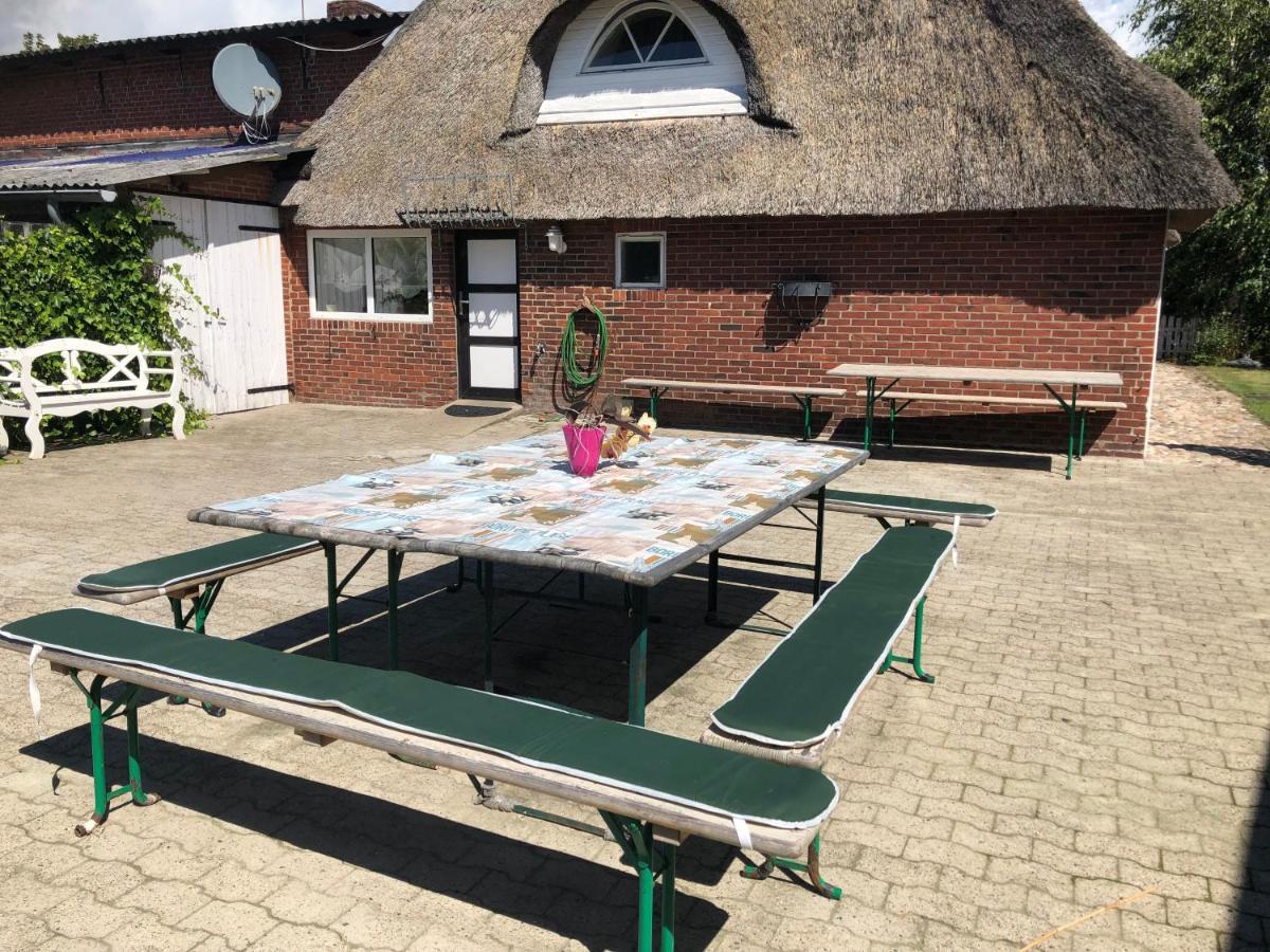 Grosszuegiges Reetdachhaus An Der Nordsee Langenhorn Esterno foto